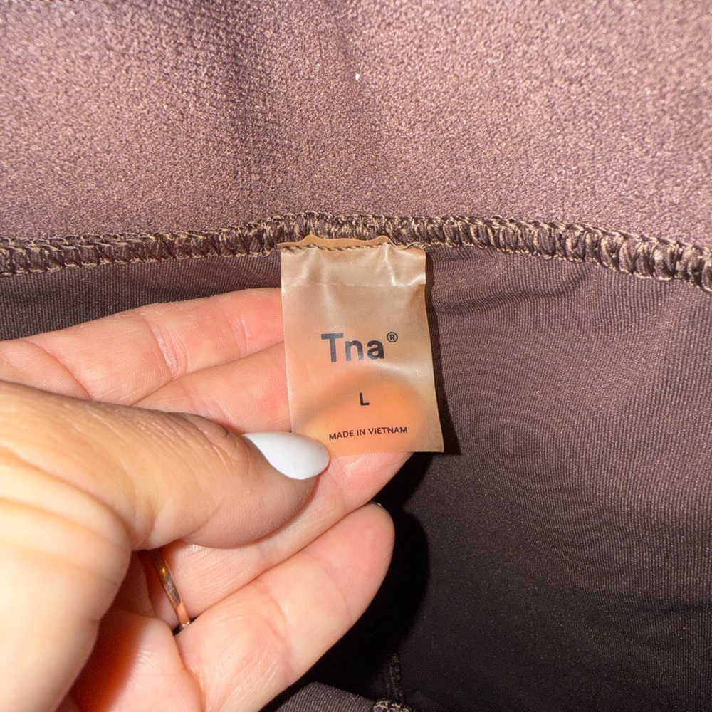 32. NWOT TNA Brown Pleated Mini Skirt - Picture 3 of 5